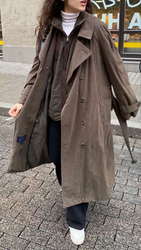 London Fog Trench Coat Outfit, Vintage Trench Coat Outfit, Trench Coat Aesthetic, Cozy Rainy Day Outfit, Rainy Day Outfit Ideas, Rainy Day Outfits, Trench Outfit, Cozy Rainy Day, Gloomy Weather