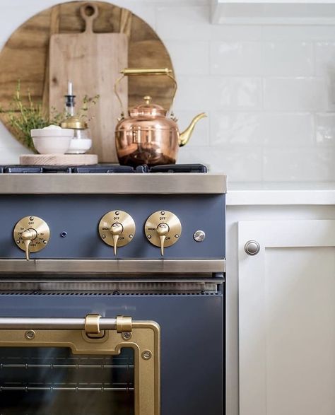 @bigchillappliances is rolling out their top 20 #kitchens of all time. Our favorite has to be the white shaker kitchen with the classic range in Basalt Gray 7012 and brass accents by @houseofjadeinteriors. That color combo is beautiful. It was love at first sight for us!  Photo: @lindsay_salazar_photography  #kitchenappliances #appliances #range #stove #blueandwhitekitchen #blueandbrass Decorating Ideas For Kitchen, Vintage Decorating Ideas, Modern Country Kitchens, Kitchen 2024, Vintage Decorating, Kitchen Words, Ideas For Kitchen, Big Chill, All White Kitchen