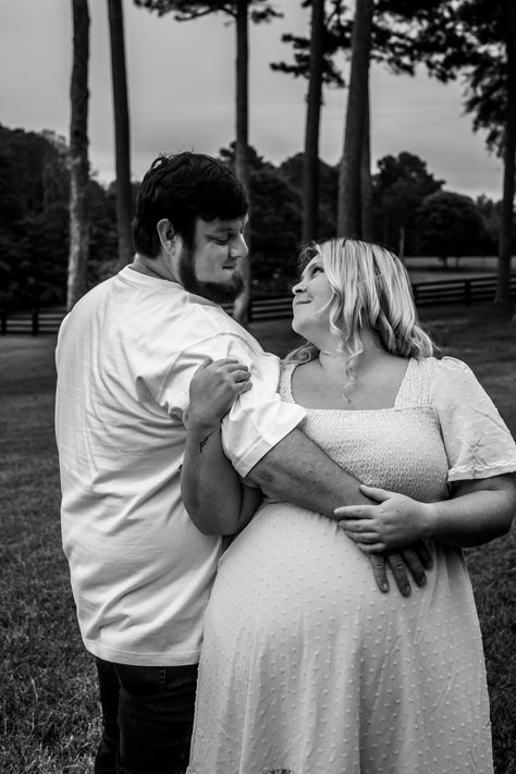 Plus size maternity photo shoot Plus Size Maternity Photos With Husband, Plus Size Maternity Photography Poses, Maternity Photography Plus Size, Plus Size Maternity Photography, Plus Size Maternity Photos, Baby 2024, Pregnancy Photos Couples, Plus Size Maternity, Maternity Picture