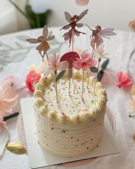 Fairy Princess Cake, Fairy Theme Birthday Party, Fairy Princess Birthday, Fairy Princess Party, Fairy Birthday Cake, First Birthday Cupcakes, Cake Table Birthday, Fairy Tea Parties, Princess Birthday Cake