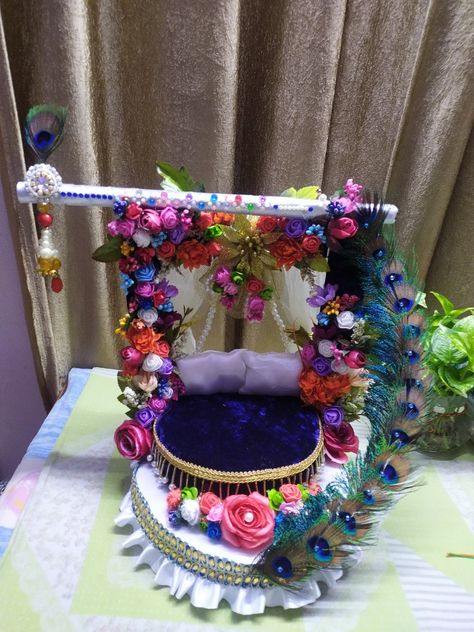 Krishna Asana Diy, Kanhaji Jhula Decoration, Krishna Ji Jhula Decoration, Singhasan For Ladoo Gopal, Kanha Ji Jhula Decoration, Janmashtami Matki Decoration, Laddu Gopal Jhula Decoration, Krishna Jhula Decoration Ideas, Matki Decoration Ideas For Janmashtami