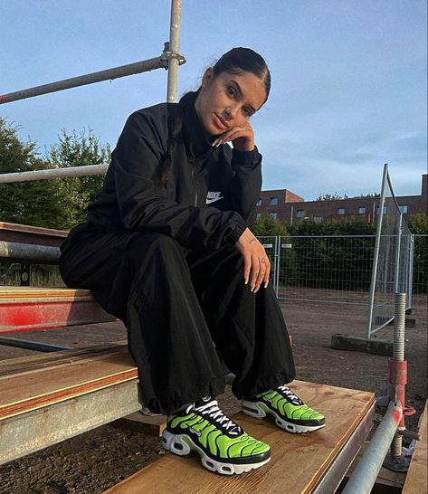 Nike Air Max Plus Outfit, Air Max Plus Outfits, Nike Girl, Nike Tn, Cool Looks, Nikes Girl, Sporty Girls, Track Suit, Nike Air Max Plus