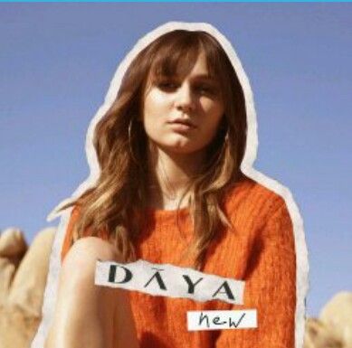 Daya Singer, Underrated Artists, Amazon Online Shopping, Artist Branding, Friend Poses Photography, Trending Music, Universal Music Group, Friend Poses, Music Covers