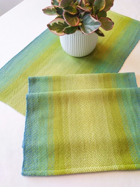 Handwoven Table Runners, Handwoven Placemats, Weaving Inspiration, Weaving Looms, Weaving Ideas, Woven Placemats, Table Runner And Placemats, Weaving Projects, Loom Weaving