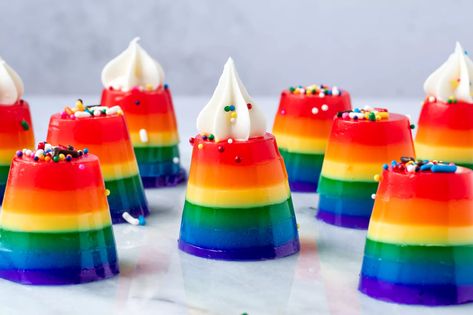 Rainbow-Colored Foods and Drinks Pride Recipes, Candy Corn Jello Shots, Rainbow Recipes, Best Jello Shots, Disney Cocktails, Rainbow Popcorn, Unicorn Hot Chocolate, Bear Recipes, Jello Shot