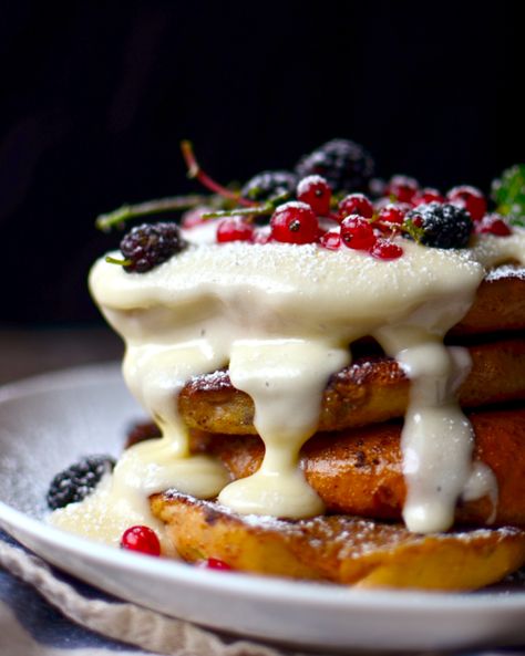 Blueberry Bagel French Toast with Cream Cheese Glaze | 17 Mindblowing Ways To Eat Bagels Cream Cheese For French Toast, French Toast With Cream Cheese Topping, Cream Cheese Topping For French Toast, Cream Cheese Sauce For French Toast, Blueberry Bagel Toppings, French Toast Toppings Ideas, French Toast With Cream Cheese, Bagel French Toast, Blackstone Breakfast