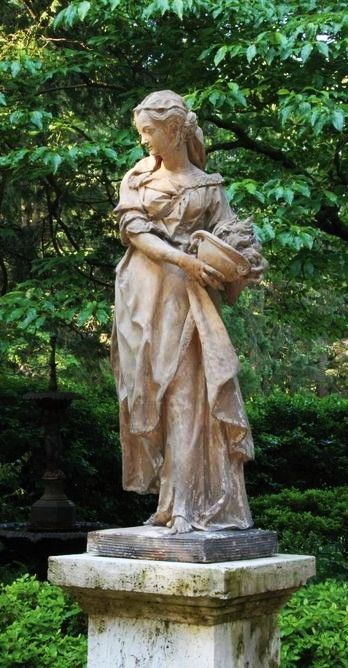 Ancient Statues, Marble Statues, Greek Art, Secret Places, Classical Art, Garden Statues, Gods And Goddesses, Photo Reference, Dream Garden