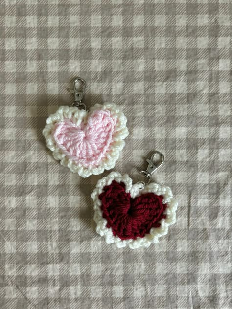 Pink and red crochet heart keychain for Valentine's Day. Perfect for your sweetheart or for yourself. Ready to Date Arts And Crafts, Valentine S Day Crochet, Crochet Little Gifts, Crochet Ideas Valentines, Aesthetic Crochet Keychain Ideas, Heart Crochet Keychain, Crochet Keychain Ideas Gifts, Valentines Crochet Gifts, Crochet Bag Keychain