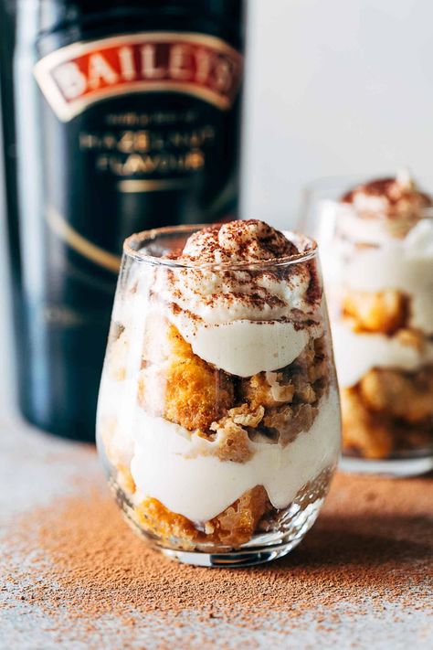 Easy Baileys Tiramisu Trifle Cups (Without Eggs / Eggless) Tiramisu Easy, Trifle Cups, Eggless Tiramisu Recipe, Baileys Tiramisu, Baileys Dessert, Dessert Mascarpone, Tiramisu Trifle, Easy Tiramisu Recipe, Italian Tiramisu