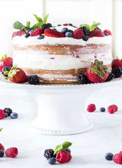 Berry Chantilly Cake Recipe, Chantilly Cake Recipe, Summertime Ideas, Berry Cake Recipe, Berry Chantilly Cake, Chantilly Cake, Cake With Berries, Iced Cake, Best Summer Desserts