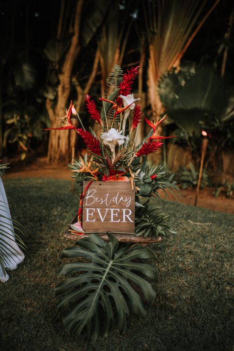 Wedding Elopement Photos, Bird Of Paradise Wedding, Tropical Garden Ideas, Beach Wedding Aisles, Jungle Wedding, Tropical Wedding Theme, Paradise Wedding, Beach Wedding Centerpieces, Beach Wedding Colors