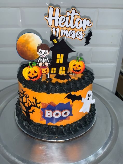 Bolo Halloween Infantil, Easy Halloween Cake Decorating, Halloween Cakes Easy, Boo Party, Halloween Cake Decorating, Halloween Cake, Halloween Cakes, Halloween Birthday, Baby Halloween