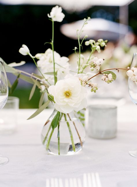 The Vault: Curated & Refined Wedding Inspiration - Style Me Pretty Studio Mondine, Wedding Backyard Reception, Wedding Backyard, Glass Bud Vase, Green Glass Vase, Flower Inspiration, Wedding Reception Tables, Mod Wedding, Wedding Arrangements