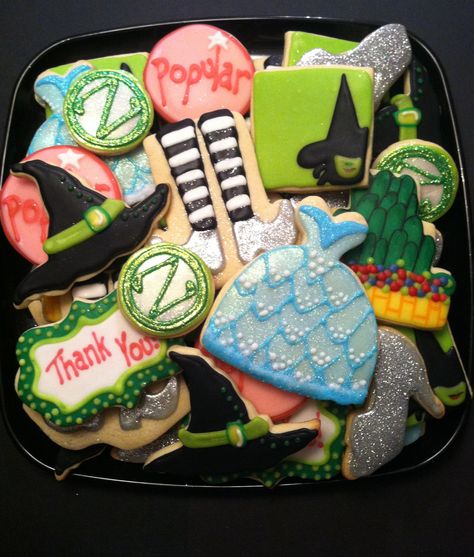 WICKED - ly Oz cookies! Wicked Musical Party Ideas, Wicked Desserts, Wicked Cookies, Wizard Of Oz Party Food, Wicked Themed Food, Wicked Party Food, Wicked Themed Party, Wicked Cake, Wicked Musical Birthday Party