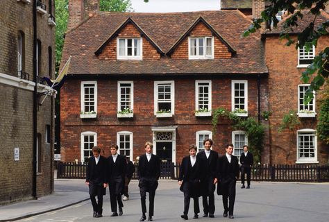 As a black American woman married to a member of Britain’s upper class, I have caught just a glimpse of Meghan Markle’s world. Boarding School Aesthetic, Le Rosey, New England Prep, Eton College, Academic Aesthetic, State School, School Aesthetic, Dark Academia Aesthetic, The Secret History