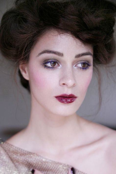 Edwardian Makeup, 1900's Makeup, Victorian Makeup, Purple Smokey Eye, Berry Lips, Dark Lipstick, Terra Nova, Braut Make-up, Gibson Girl