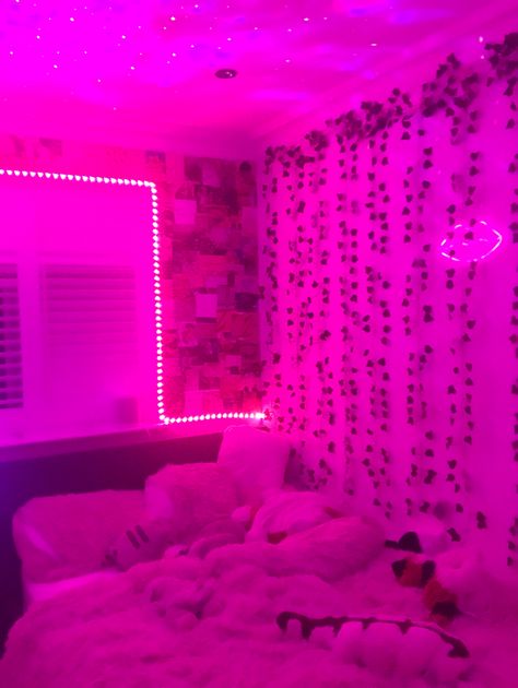 Aesthetic Bedroom Inspo Baddie, Neon Pink Bedroom, Pink Led Lights Bedroom, Vibey Room, Neon Bedroom, Hangout Room, Dream Bedroom Inspiration, Teen Girl Room Decor, Neon Room