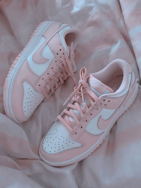 Nike Blazer Outfit, Pink Dunks, Pink Nike Shoes, Trendy Shoes Sneakers, Nike Shoes Girls, Preppy Shoes, All Nike Shoes, Cute Nike Shoes, Fresh Shoes