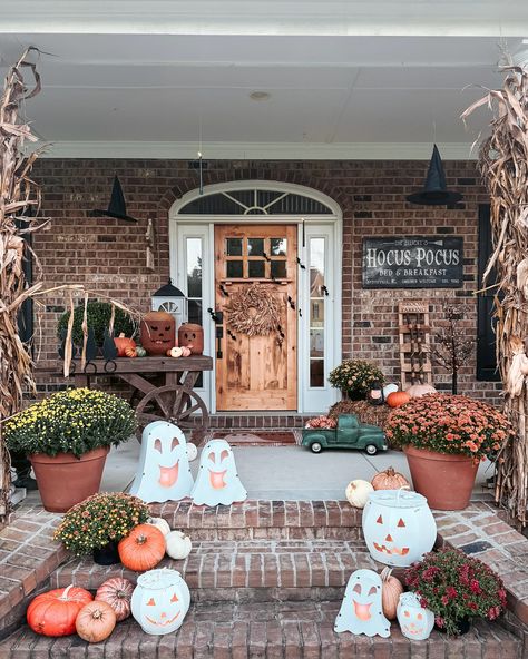 Does anybody else love to use cornstalks for their porch? This year, I really wanted to use some branches and put some faux fall leaves on it, but unless we go into a forest somewhere, I’m not finding any here around the lake! 😅 Swipe through to see my porch views, and comment LINKS to shop my Jacks, ghosts, and more! Take 25% off my Hocus Pocus sign with code CAROLINACOZY My white Jacks are on sale! 🙌 Happy Friday Eve y’all! Halloween front porch | Halloween decor | Halloween decor... Front Porch Halloween Decor, Porch Halloween Decor, Hocus Pocus Sign, Front Porch Halloween, Porch Halloween, Happy Friday Eve, Friday Eve, Halloween Front Porch Decor, Halloween Front Porch