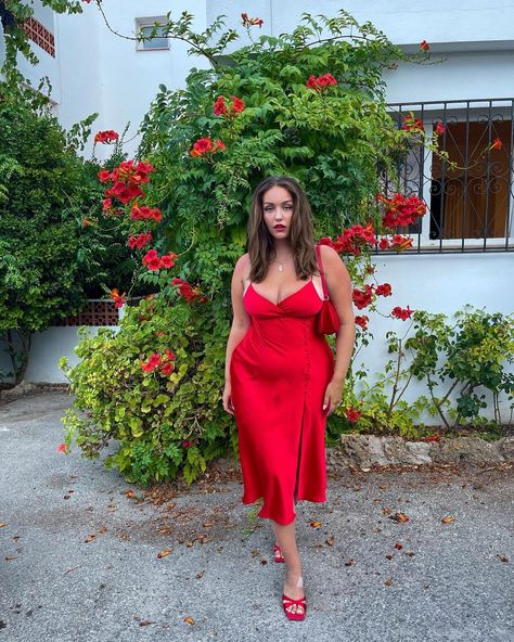 Joann on Instagram: “today was a good day 🌹 what is something you enjoyed today?” Slip Dress Outfit Night, Slip Dress Outfit Summer, Slip Dress Outfit Fall, Today Was A Good Day, Slip Dress Outfit, Outfit References, Fancy Fits, Ab Fab, Red Slip Dress