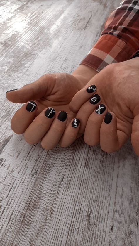 Emo Nail Art, Nails Emo, Minimal Nails Art, Mens Nails, Retro Nails, Fingernail Designs, Punk Nails, Subtle Nails, Edgy Nails