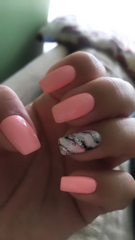 Short Marbled Nails, Coral Dip Nails With Design, Peach Nail Ideas Coral, Cute Coral Nails, Coral Nail Ideas Summer Colors, Coral Marble Nails, Peach Marble Nails, Peach Coral Nails, Coral Tip Nails