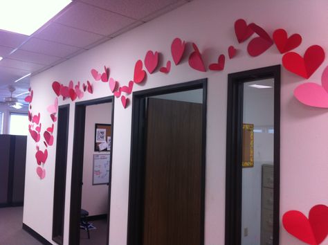 Office Valentines, Valentines Day Office, The Office Valentines, Valentine Door Decorations, Valentinstag Party, Diy Valentine's Day Decorations, Diy Valentines Decorations, Office Cubicle, Diy Valentine