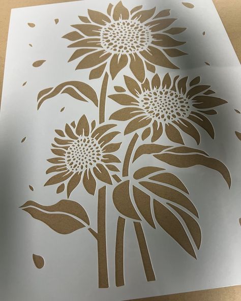 Make a sunflower craft art piece @gssdesigns_stencil sunflower stencil. #sunflowers #sunflowerlover #sunflowerpainting #sunflowerart #stencil #craftstencils #stencildesign #stenciling #stencilart #stencildecor #diystencil #diycrafts #diyprojects #diydecor #diyideas #diyinspiration #gssdesigns Sunflower Stencil Printable, Stencil Sunflower, Sunflower Craft, Sunflower Stencil, Painting Stencils, Stenciling, Craft Art, Stencil Art, Planner Ideas