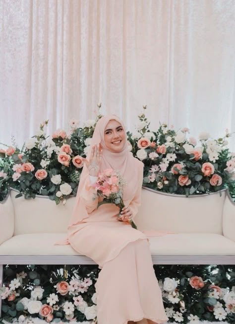 Tunang Outfit, Tunang Photoshoot, Tunang Ideas, Dahlia Rizal, Dekor Nikahan, Pelamin Tunang, Pelamin Cantik, Melayu Wedding, Malaysian Wedding