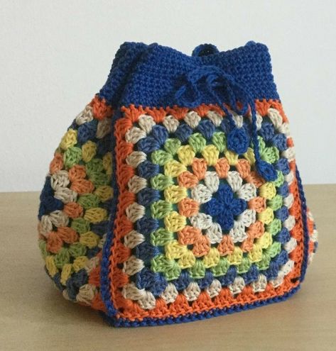 Sac Granny Square, Make Bag, Crochet Shell Stitch, Free Crochet Bag, Crocheted Bags, Haken Baby, Crochet Handbags Patterns, Crochet Purse Patterns, Granny Square Crochet Pattern