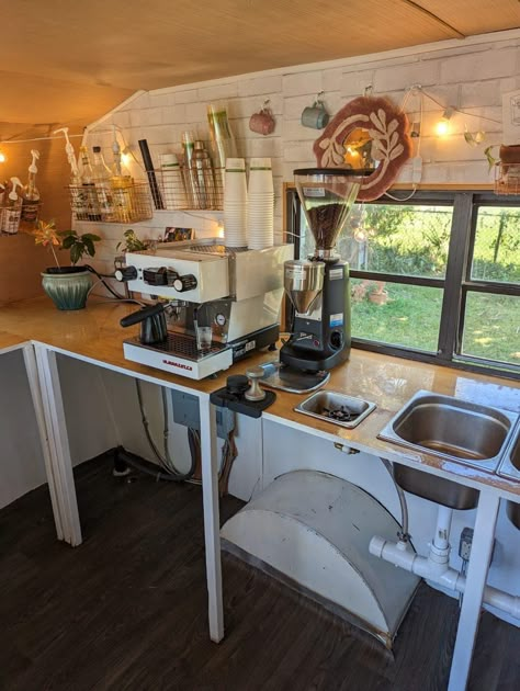 Small Coffee Drive Thru, Vintage Camper Coffee Shop, Coffee Shop Shipping Container, Coffee Camper Food Truck, Cafe Trailer Food Truck, Tea Truck Ideas, Volkswagen Bus Coffee Shop, Camper Coffee Trailer, Coffee Van Ideas Mobile Cafe Interior