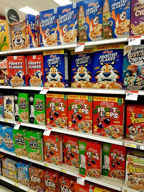 Target Kellog cereals on sale | Breakfast recipe for a cereal yogurt parfait with fruit. Ideas for Kellogg cereal parfait: Apple Jacks, Froot Loops, and Frosted Flakes. Fun breakfast idea! Cereal Parfait, Breakfast Parfait Recipes, Breakfast Yogurt Parfait, Diy Lighthouse, Apple Jacks, Fruit Ideas, Fun Breakfast, Parfait Breakfast, Recipe Tutorial