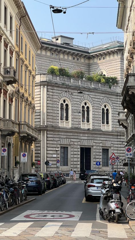 #milan #milano #italy #starbucksinmilan #milanese #italian #italianvibe #brera Milan Trip, Paris Ballet, Chav Outfits, Milan City, Milan Hotel, Travelling Europe, Milano Italy, Italy Aesthetic, Uni Life