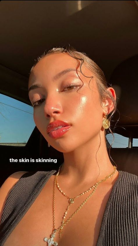 skin inspo hair inspo Summer Glow Makeup, Girl Pfps, Pampering Routine, Makeup Books, Ideal Beauty, Ethereal Makeup, Gloss Labial, Pics Ideas, Insta Post