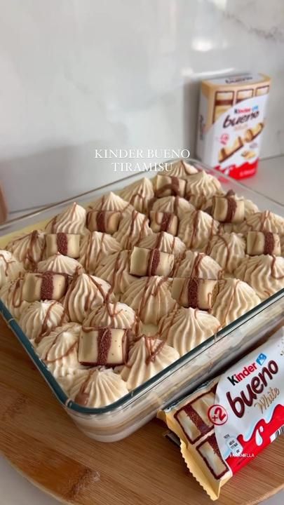 Crossiant Recipes, Bueno Recipes, Tiramisu Recept, Long Fingers, Hazelnut Cream, Catering Ideas Food, Sweet Dishes Recipes, Milk Cream, Easy Baking Recipes Desserts