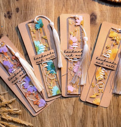 Diy Resin Keychain, Office Planner, Vintage Bookmarks, Faery Art, Wire Jewelery, Resin Crafts Tutorial, Personalized Book, Custom Bookmarks, Unique Bookmark