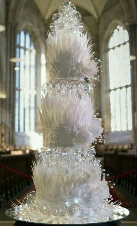 Wedding Cake Elegant Classy, Wedding Cake Elegant Gold, Crystal Wedding Cake, Classy Wedding Cakes, Wedding Cake Simple Elegant, Bling Wedding Cakes, Fancy Wedding Cakes, Extravagant Wedding Cakes, Big Wedding Cakes