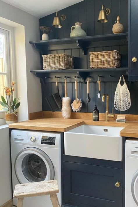 If you're looking for some laundry room ideas to create a space that's functional and beautiful then this post is for you! The best laundry room ideas that you need to try including laundry room design, organization and storage. Check out the blog to see one cheap idea that you may not have thought of! Laundry Pet Room, Best Laundry Room Ideas, Pet Home Ideas, Pet House Ideas, Pet Bedroom, Pet Room Decor, Utility Boot Room, Cat Room Ideas, Laundry Room Inspo