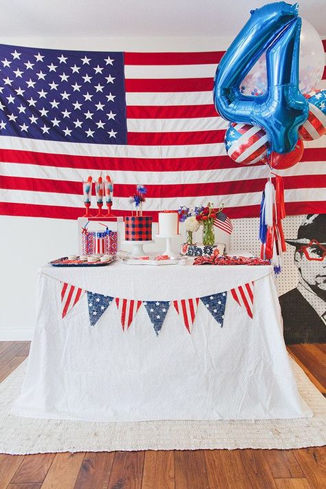 4th of July Table decor 4th Of July Party Ideas, Usa Party, American Party, Fourth Of July Food, July Birthday, 4th Of July Celebration, Patriotic Party, 4th Of July Decorations, July Crafts