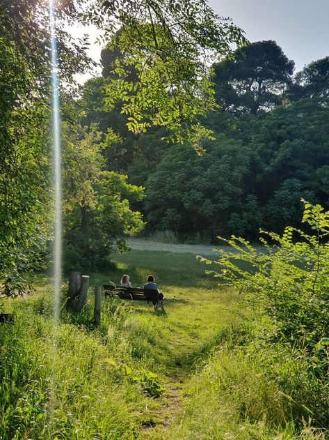 2 women sitting at the end of a park trail in Villa Ada Rome / greenery / aesthetic / park / 2 women / nature Sitting In The Park, Greenery Aesthetic, Park Reading, Aesthetic Park, Park Aesthetic, Women Nature, Park Trails, Dorm Walls, A Park