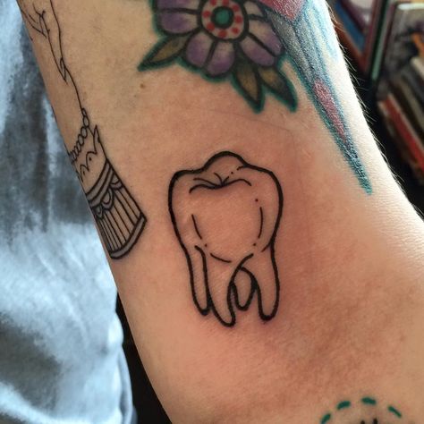 toothneotraditionalunfinishtattoo Tooth Tattoo Flash, Traditional Tooth Tattoo Design, Molar Tooth Tattoo, Tooth Tattoos Dental, Traditional Teeth Tattoo, Small Neotraditional Tattoo Design, Small Tooth Tattoo, Tooth Tattoo Simple, Boygenius Tooth Tattoo