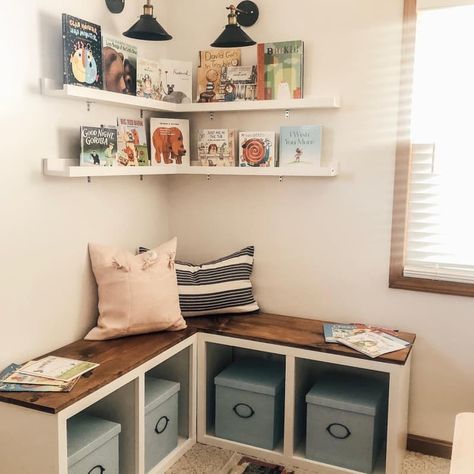 Decorating A Nook Area, Book Corner Bedroom, Corner Wall Ideas, Small Book Corner, Corner Shelves Decor Ideas, Diy Book Nooks, Wall Shelves Corner, Book Corner Ideas Bedroom, Cozy Book Nook