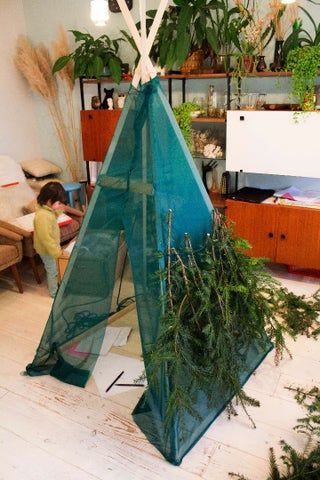 Diy Tipi Christmas Tree, Tepee Christmas Tree, Diy Teepee Christmas Tree, Tipi Christmas Tree, Christmas Tree Tent Ideas, Tee Pee Christmas Tree, Christmas Tree Teepee, Teepee Christmas Tree, Christmas Tree Tent