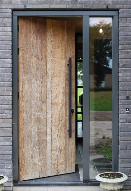 Wooden House Doors, Unique Front Door, Rustic Front Door Decor, Front Door Decor Ideas, House Entrance Doors, Front Door Designs, Door Decor Ideas, Rustic Wood Doors, Reclaimed Wood Door