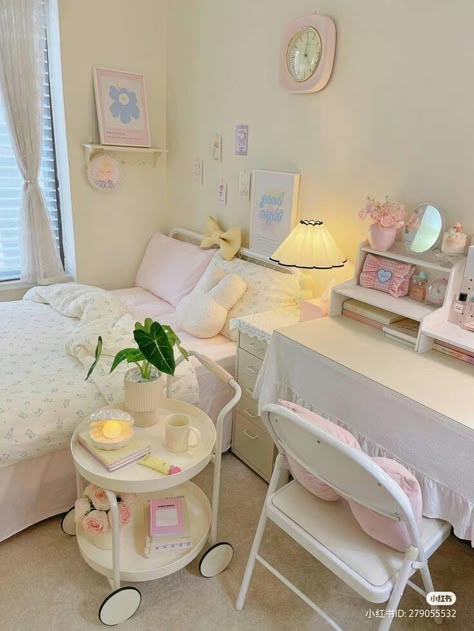 White Pink Aesthetic, Pink Aesthetic Room, Girl Apartment, Dream Bedroom Inspiration, Cute Rooms, Cute Bedroom Ideas, Pastel Room, Cute Bedroom, Study Room Decor