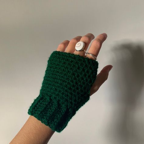 Things To Crochet With Dark Green Yarn, Crochet Hand Warmers Aesthetic, Crochet Dark Green, Dark Green Crochet Ideas, Crochet Green Top, Crochet Hand Gloves, Y2k Gloves, Dark Green Crochet, Small Crochet Gifts