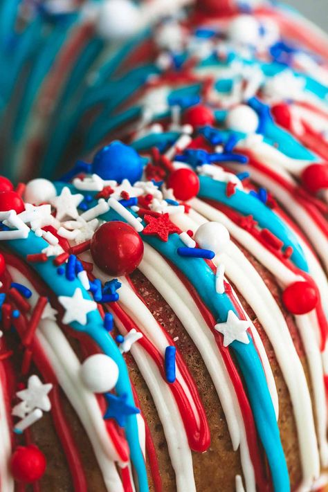 Patriotic Bundt Cake, Butter Cream Cheese Frosting, Family Holiday Gifts, Cake Rack, 4th Of July Cake, Blue Desserts, Amazing Desserts, Holiday Crafts Diy, Blue Food Coloring