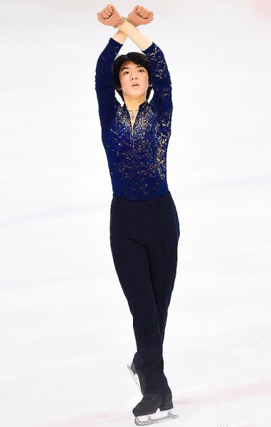 Jun hwan cha the planted men's figure skating costume pose Male Figure Skater Costume, Figure Skating Outfits Men, Skating Reference, Pair Skating, Smooth Ballroom Dress, Men Costumes, Skating Costume, Figure Skating Outfits, Skating Costumes