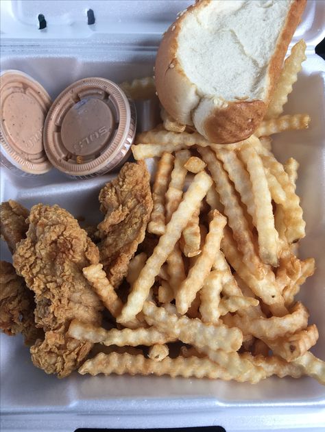 Rising canes Rising Canes, Canes Food, Raising Canes, Dinner Meals, Culinary Arts, Food Cravings, Fine Dining, Bread, Drinks