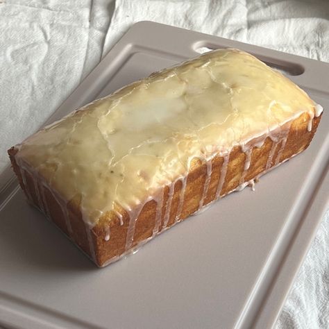 Lemon Loaf Aesthetic, Loaf Cake Aesthetic, Lemon Cake Aesthetic, Starbucks Cake, Jelly Doughnuts, Lemon Loaf Cake, Loaf Cake Recipes, Cake Aesthetic, Lemon Loaf